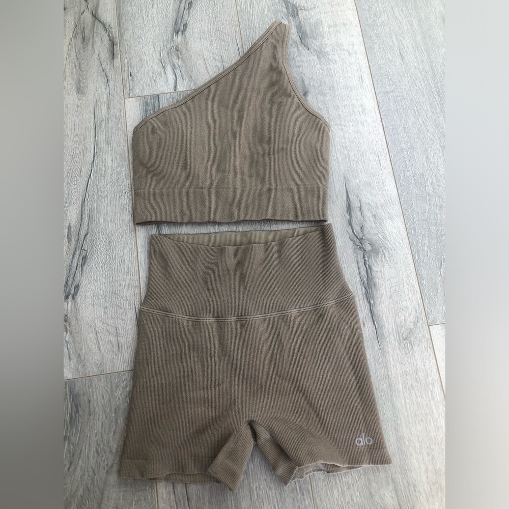 ALO Yoga Ribbed Shimmering Set